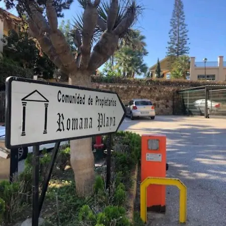 Modern Beachside Lejlighed *