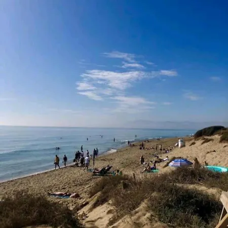 דירה Modern Beachside